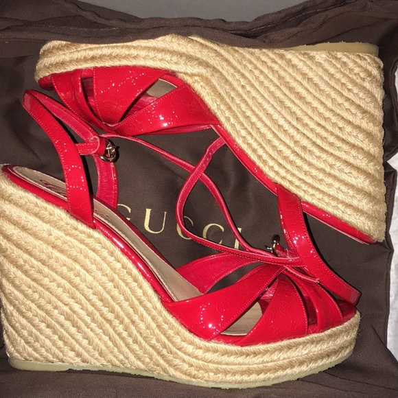 red gucci wedges